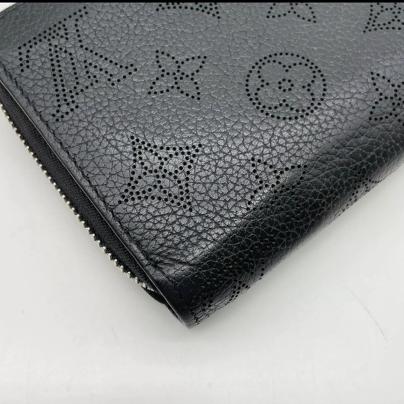 Louis Vuitton Mahina Round Zippy Wallet Noir W/Box - Picture 3 of 16